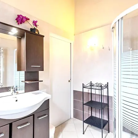 Elegant In 75 M² With Balcony Apartment Verona