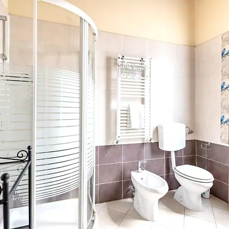 Elegant In 75 M² With Balcony